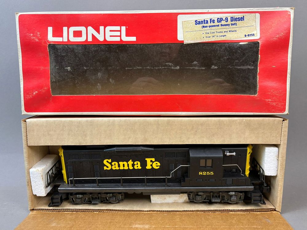 Lot 271: NOS Lionel Santa Fe Diesel Train Engine 8255