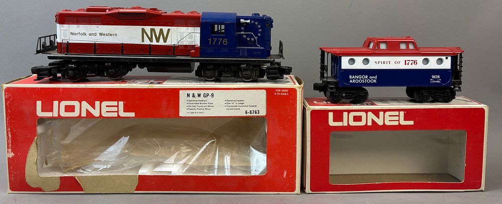 Lot 277: 2 NOS Lionel Spirit 1776 N&W 8763 Engine Caboose 9176