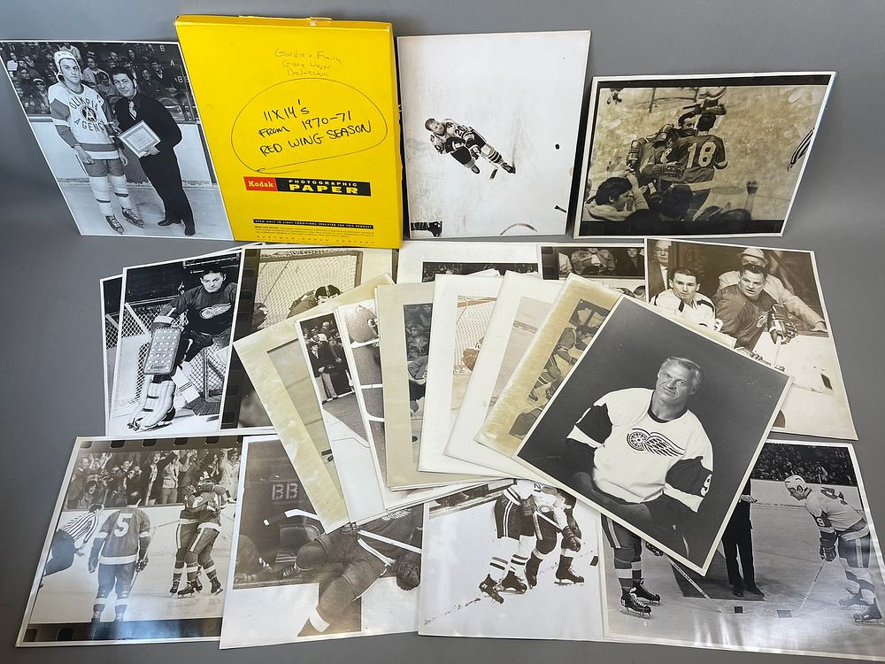 Lot 178: Lot of 45 Detroit Red Wings 1969-91 11" x 14' Photos Gordie Howe Steve Yzerman