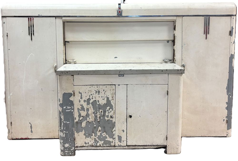 Lot 207: Lincoln Gas Station Service Complete Original 1940s Automotive Cabinet