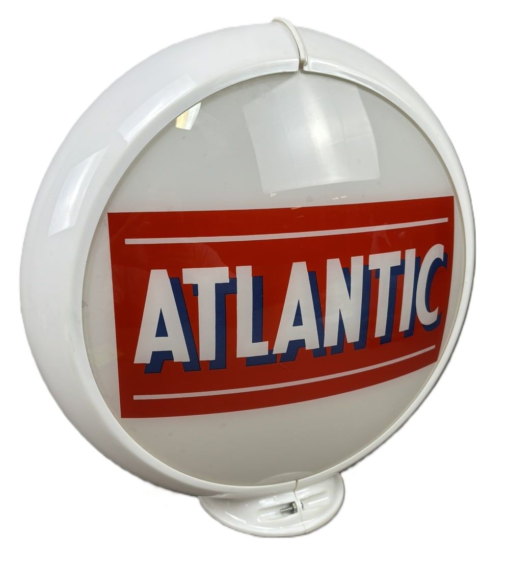 Lot 290: Atlantic 13.5" Original 1960s Gas Pump Globe