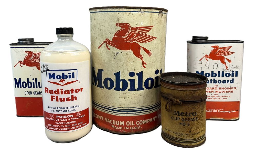 Lot 320: Lot 5 Mobil Oil Cans: Radiator Flush, Outboard, Metro Grease, 5 Quart & Gear Quart