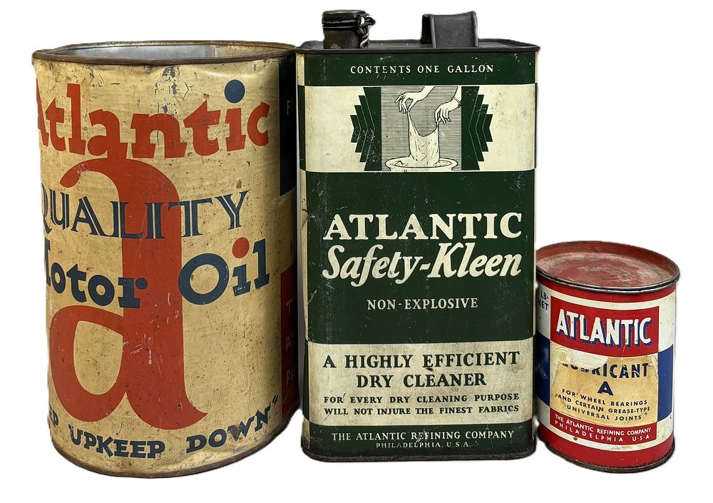 Lot 332: Lot 3 Atlantic Refining Co 5 Quart 1 Gallon & Grease Can