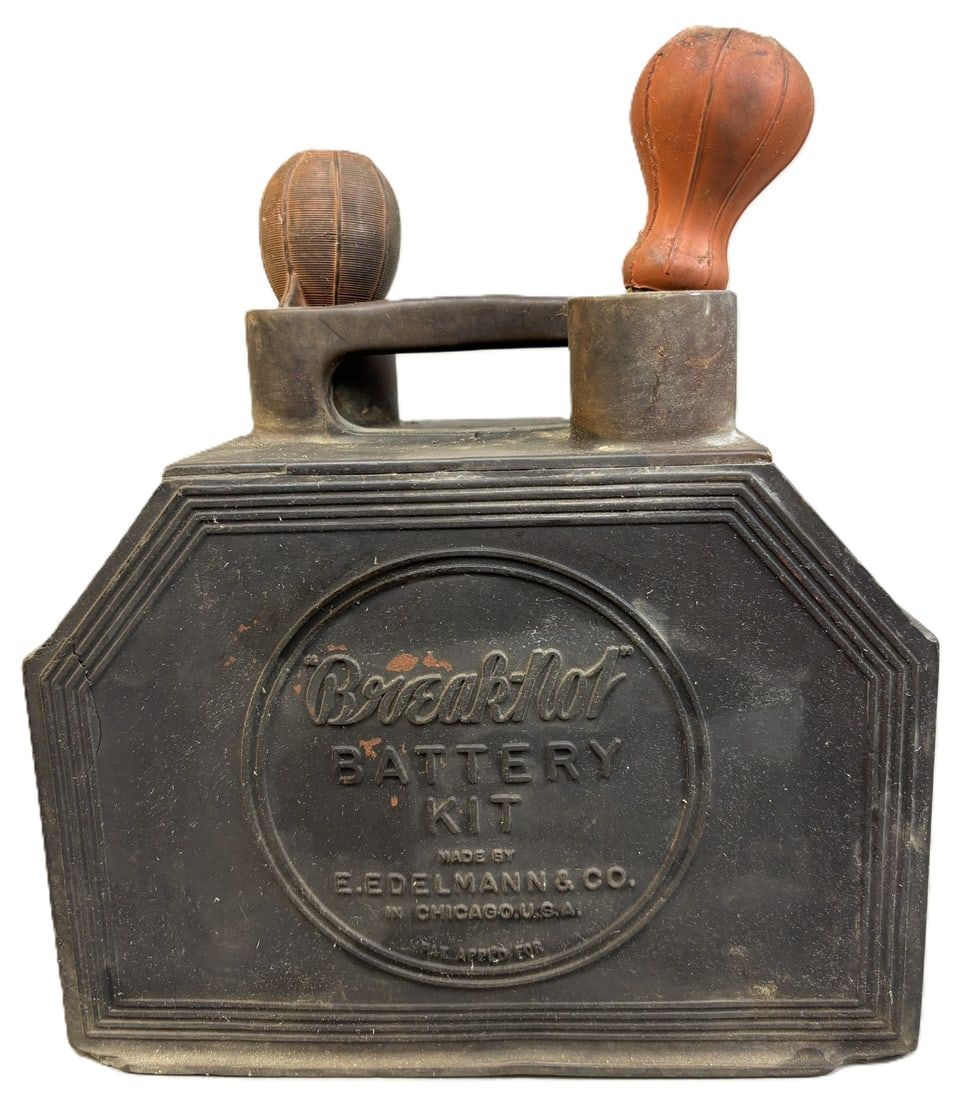 Lot 339: Break-Not Edelmann & Co Battery Kit Chicago Illinois