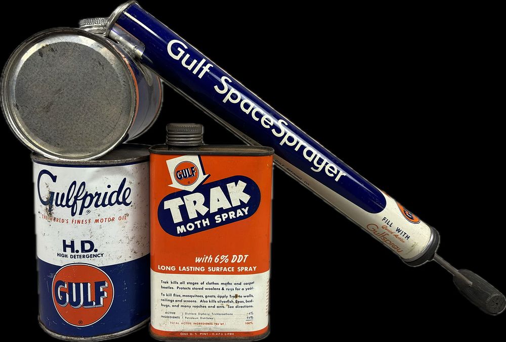Lot 361: Gulf Oil Lot 3 Cans Space Sprayer Quart HD & Trak Moth Spray