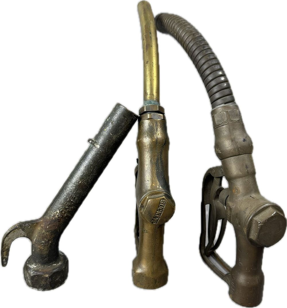 Lot 391: Lot 3 Brass Buckeye 800-B U16 Marked Gas Pump Nozzles