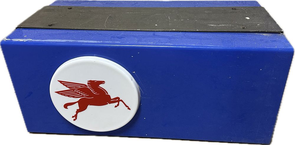 Lot 407: Mobil Oil w/ Pegasus Plastic Lighted Gas Station Sign Works