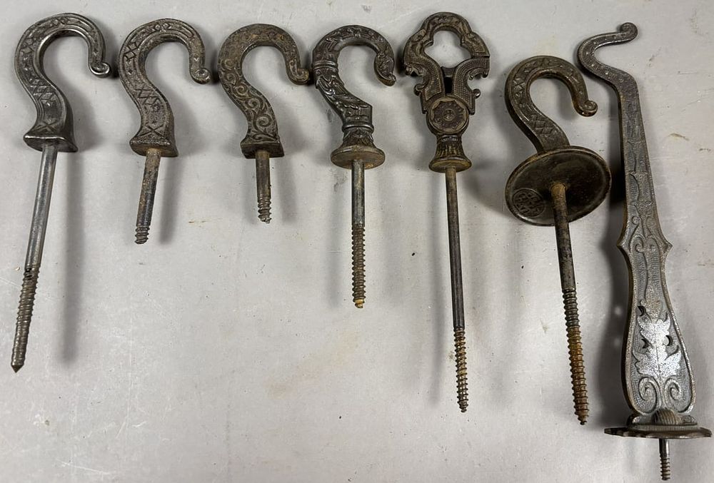 Lot 209: Antique Eastlake Victorian Lot 7 Fancy Cast Iron Hooks