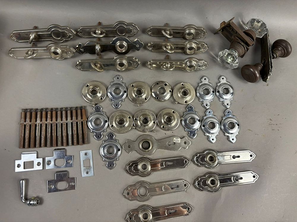 Lot 219: Lot 49 Art Deco Fancy Matching Nickel Plated Door Plates & Hardware
