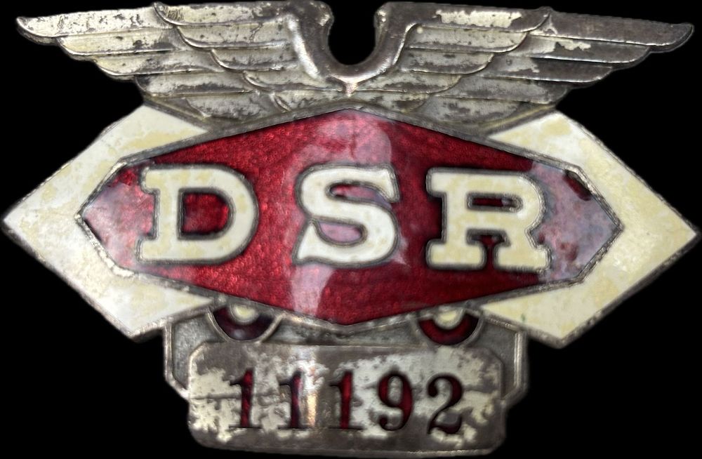 Lot 284: Detroit Street Railways DSR Original 1930s-40s 11192 Enamel Hat Badge