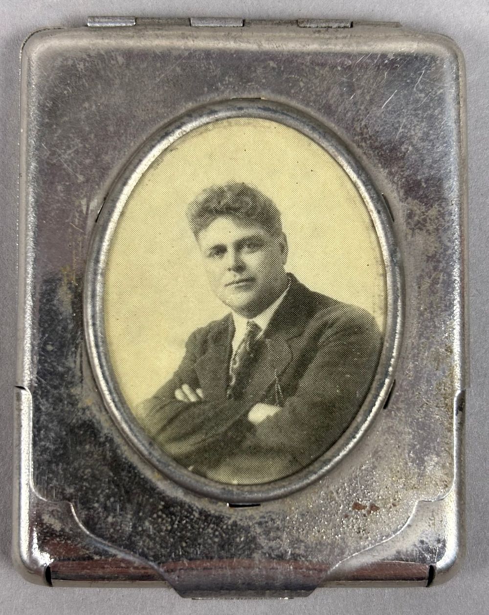 Lot 293: Pat Rivard Caf? St Clair Heights Michigan Cigarette Celluloid Advertising Case