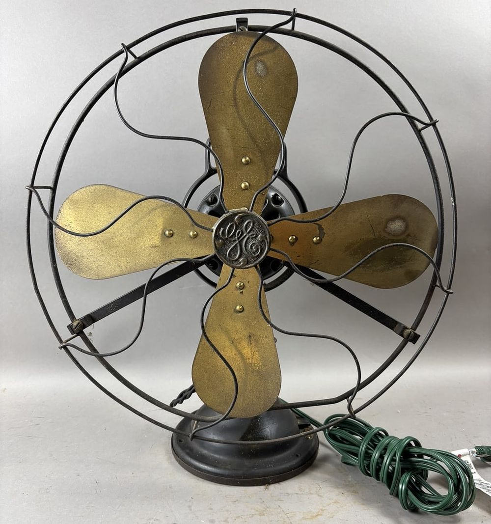 Lot 394: Antique AOU Model GE Cast Iron w/ 4 Blade Brass Oscillating 20s Fan