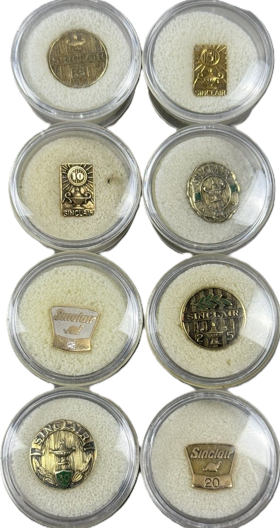 Lot 252: Sinclair 5 10 15 20 25 30 Year 10KT & 14KT Gold Employee Pins 14.5 Grams
