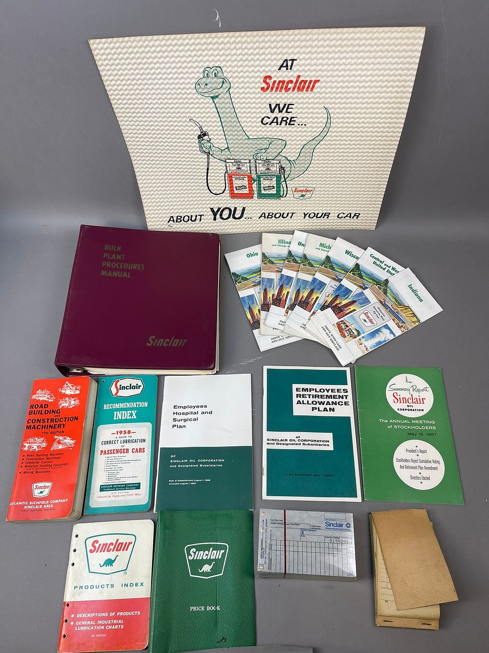 Lot 299e: Lot 18 Original Sinclair Service Station Guide Map Index & More