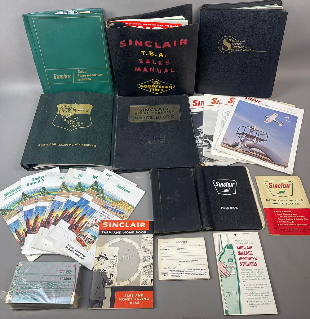 Lot 300b: Lot 23 Original Sinclair Service Station Guides Books Maps & More