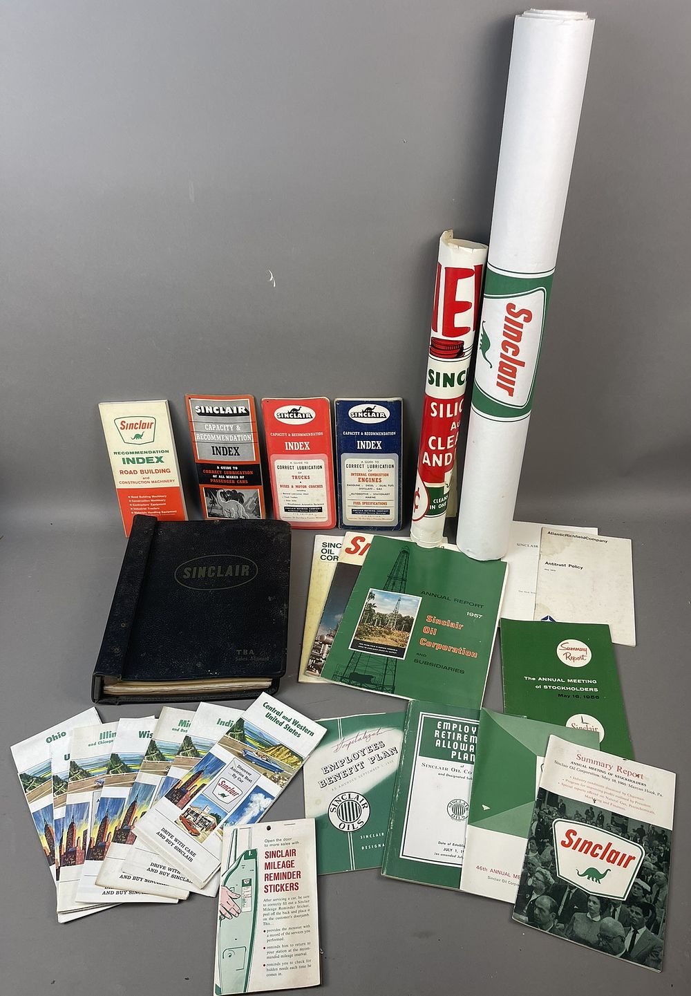 Lot 300c: Lot 27 Original Sinclair Service Station Guides Books Maps & More
