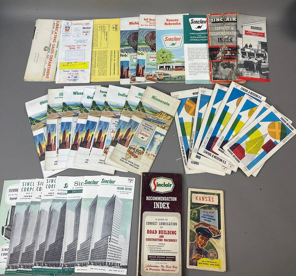Lot 300d: Lot 27 Original Sinclair Service Station Guides Books Maps & More