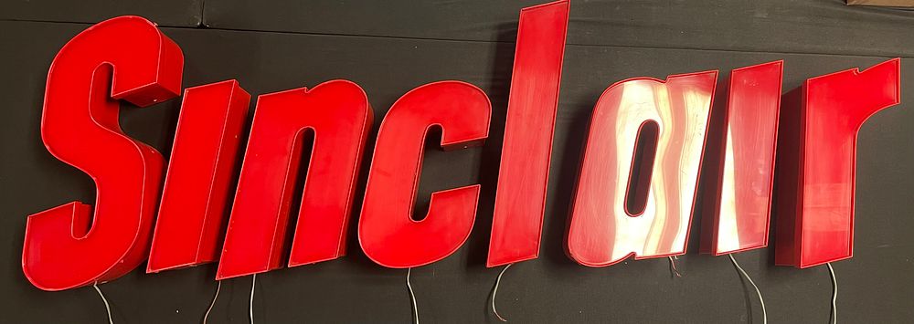 Lot 300n: Sinclair Advertising Plastic Lighted 6' Advertising Gas Station Sign