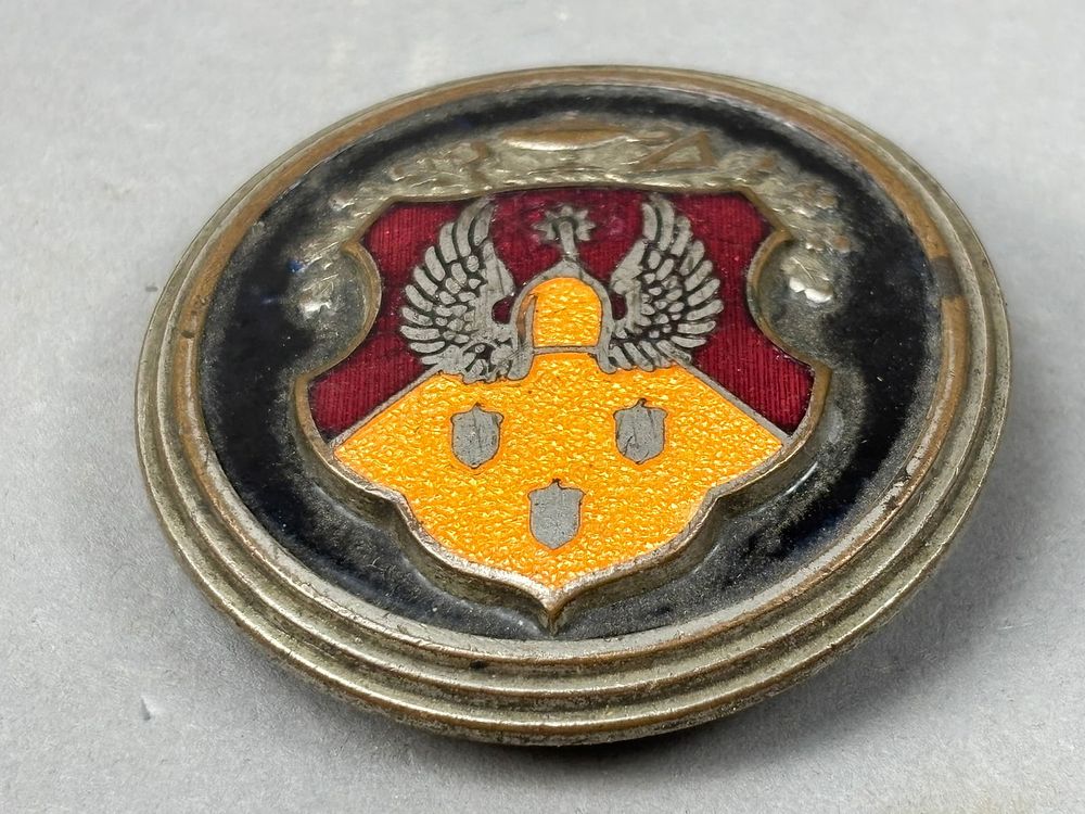 Lot 195: 1932 1934 Oldsmobile Motor Car Radiator Enamel Badge Emblem