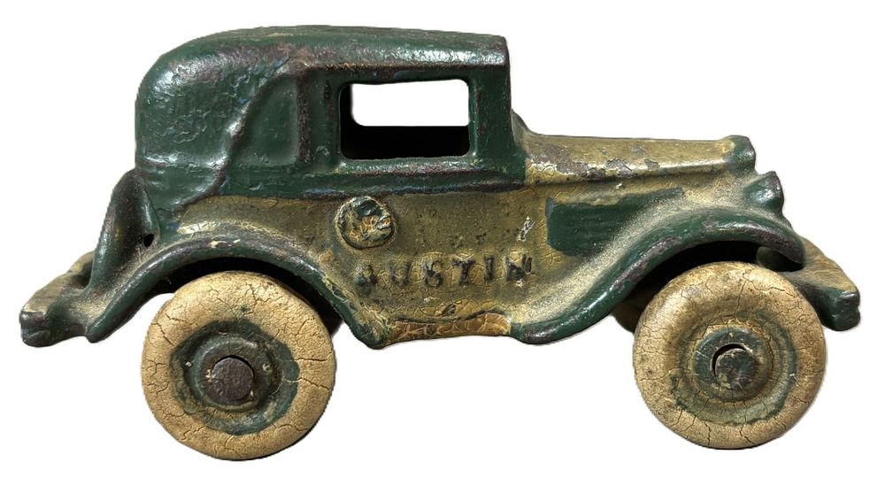 Lot 231: Austin Original AC Williams Cast Iron 4" Sedan Toy Motor Car