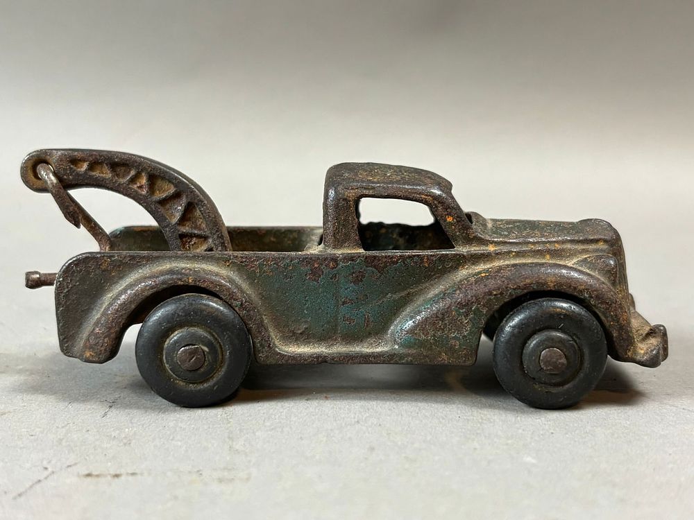 Lot 238: Antique Original Cast Iron Blue Painted Wrecker Truck Toy