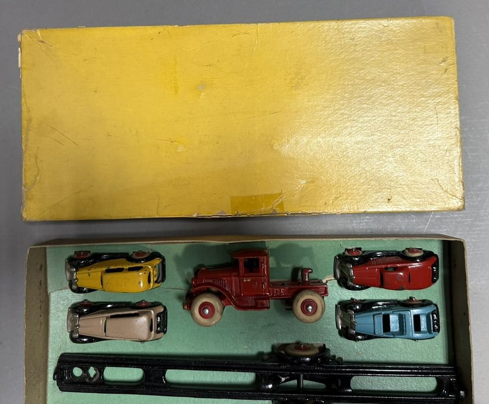 Lot 245: Original Hubley 1920s Cast Iron Boxed Toy Car Hauler Set