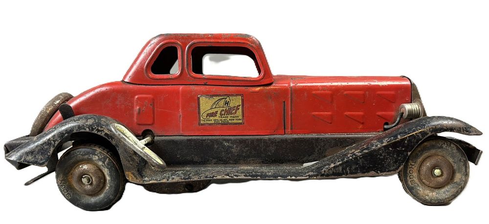 Lot 246: Hoge Fire Chief Marx Girard Key Windup Pressed Steel Coupe Car