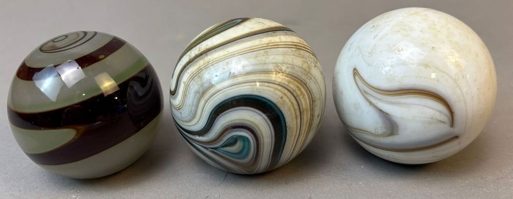Lot 249B: 3 Original Brown Green Swirl Glass Art Deco Shift Knobs