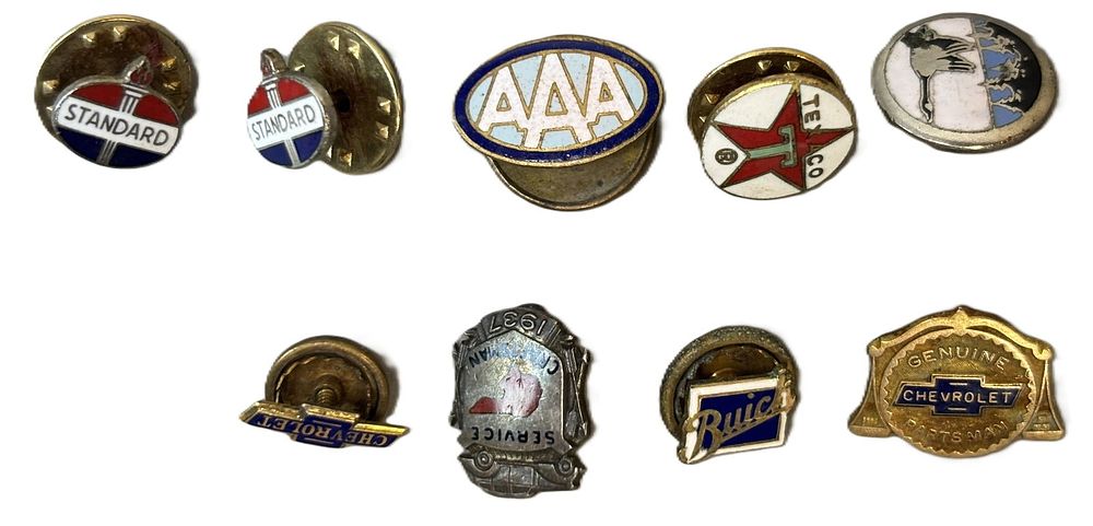 Lot 254B: Lot 9 40s-50s Standard Oil Texaco Wings Chevy Pontiac Buick Pinbacks