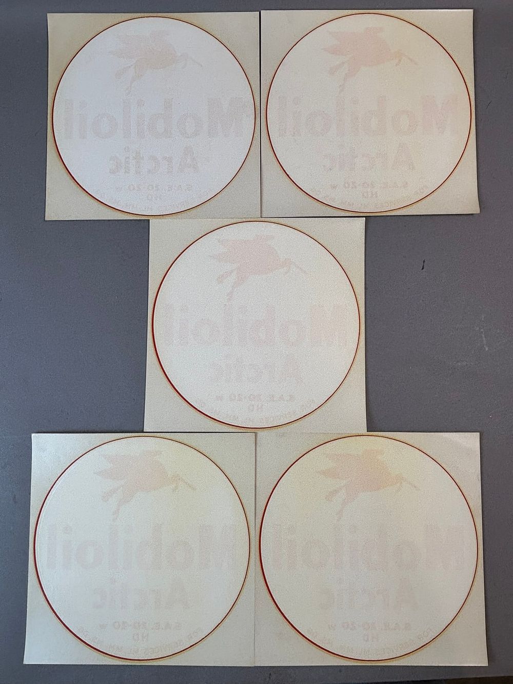 Lot 302: 5 Mobiloil Artic 9" SAE20-20W HD Gas Pump Decals NOS