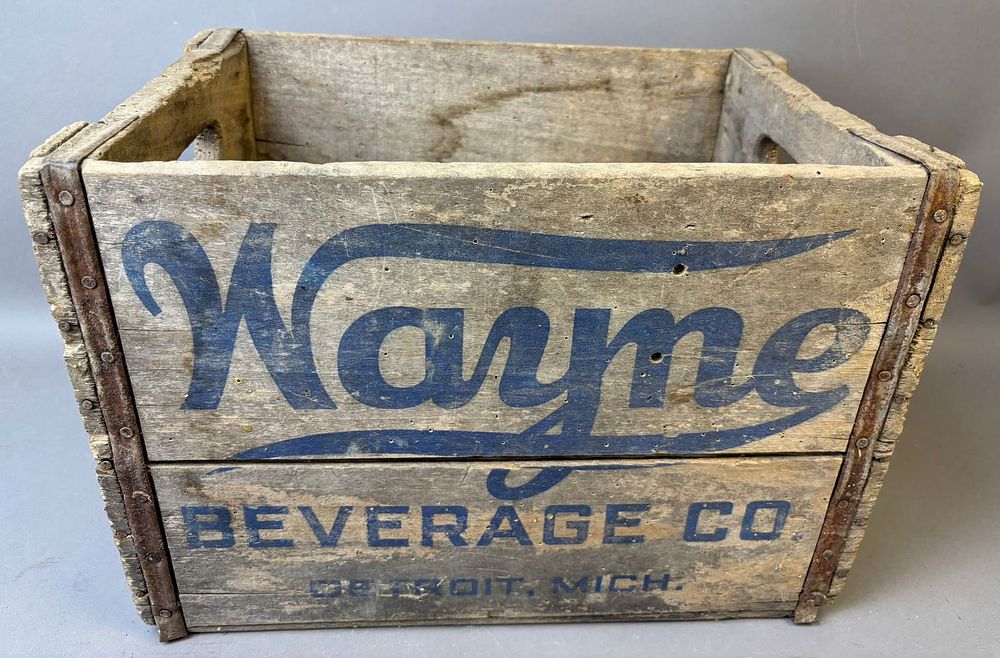 Lot 348: Wayne Beverages Co Detroit Michigan Beer Advertising Wooden Crate