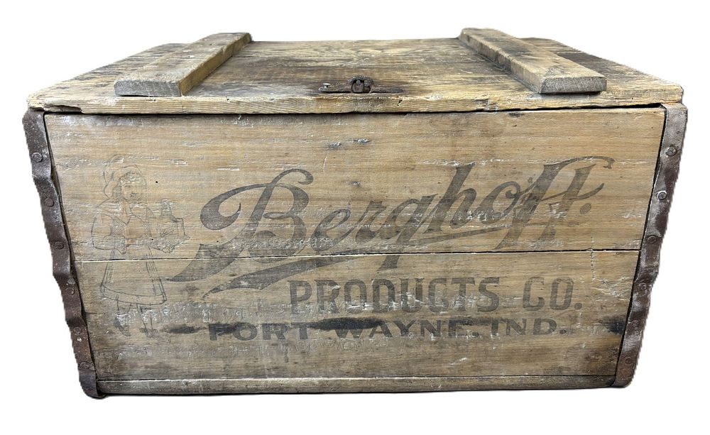 Lot 360: Berghoff Product Fort Wayne Indiana Pre Prohibition Beer Crate