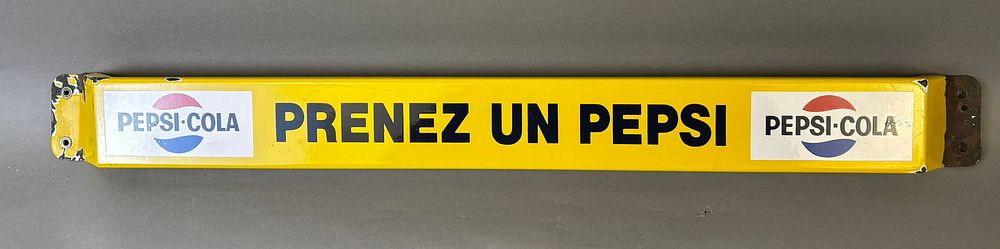 Lot 403: Prenez un Pepsi French DSP Porcelain Soda Pop Door Push