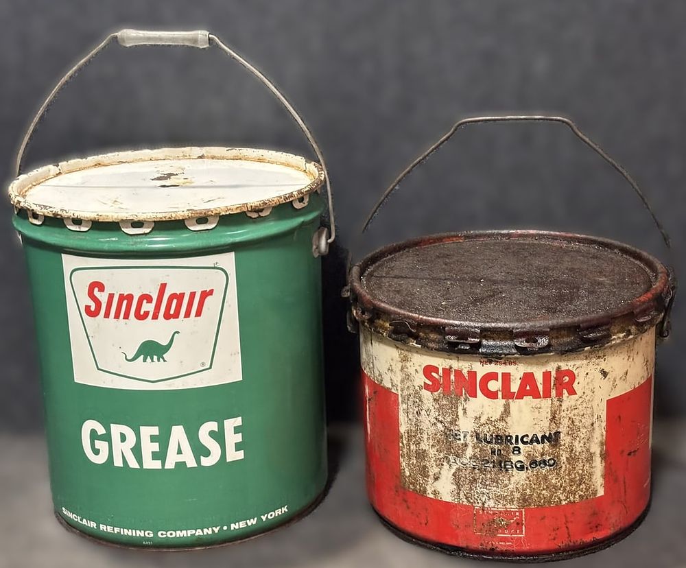 Lot 455: Pair Sinclair 25lb & 35lb 1960s Grease Cans