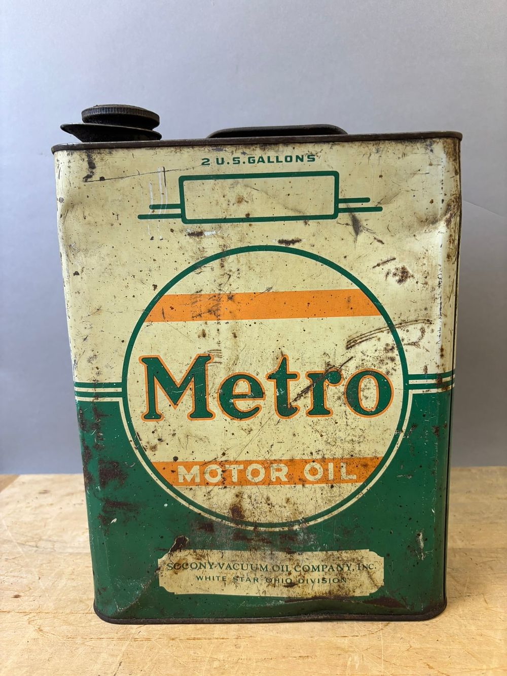 Lot 473: Metro Motor Oil 1940s Metal 2 Gallon Can