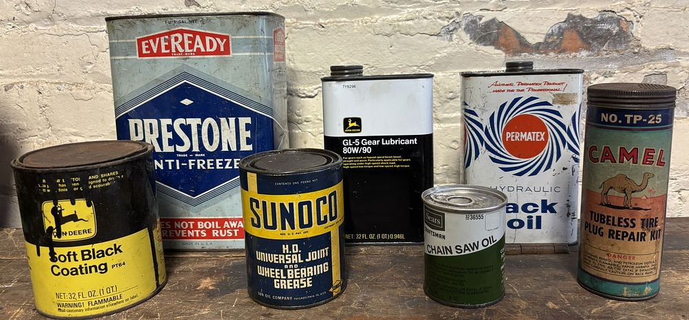 Lot 526: Lot 7 Original Cans John Deere Sunoco Sears Camel & Eveready