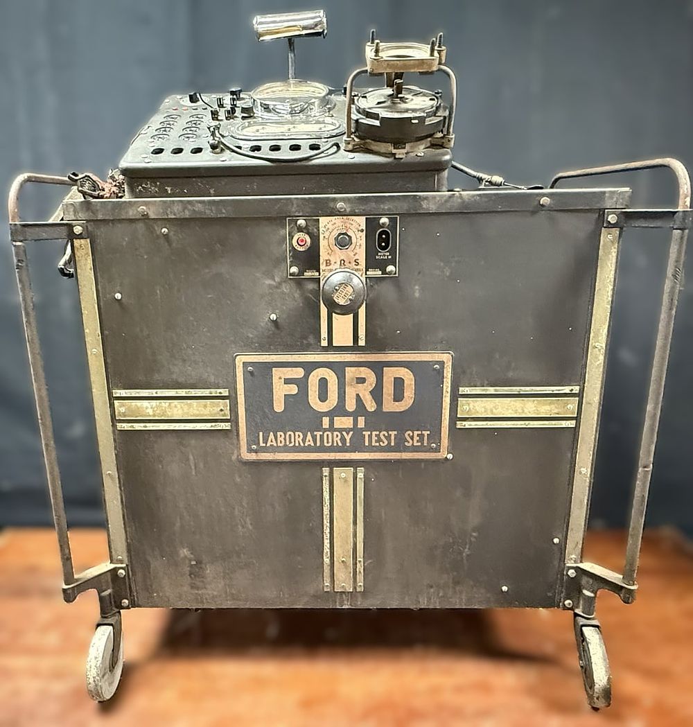 Lot 506B: Ford Laboratory Test Set Original 1939 FMC Service Station Display