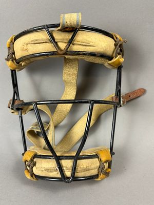 Wilson A9914 Made In USA Original 1950s Catchers Mask. Great original catchers mask. Stamped 