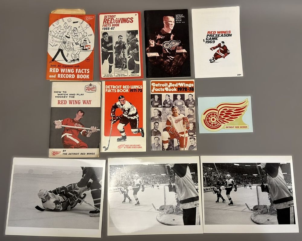 Lot 129: Lot 11 Vintage Detroit Red Wings Programs Photos & Photograph Lot