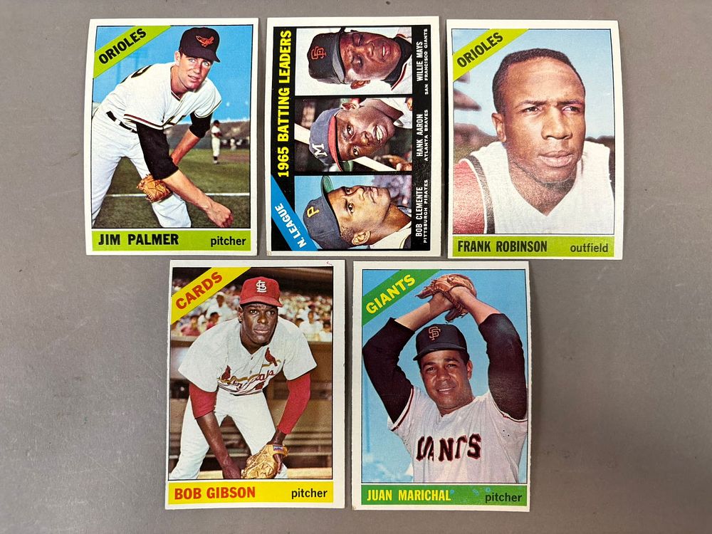 Lot 186: Lot 5 1966 Topps Baseball HOF Cards Bob Gibson Frank Robinson Clemente
