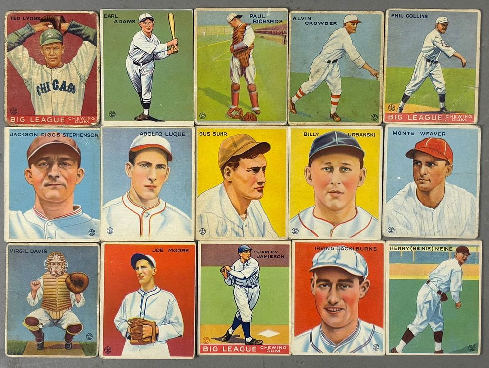 Lot 194: Lot 15 1933 Goudey Baseball Cards Lyons Meine Suhr Luque Davis