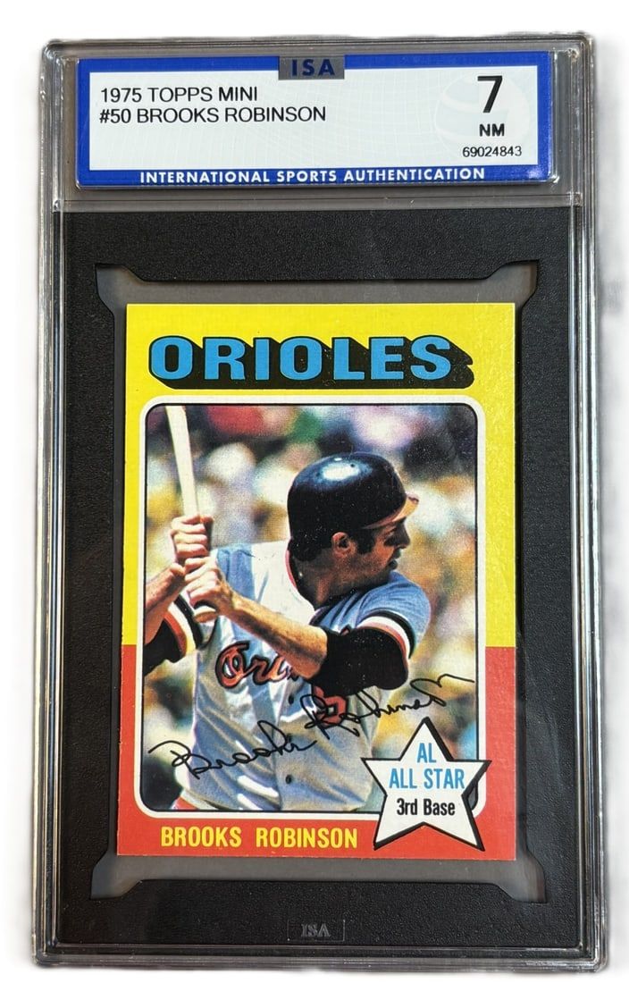 Lot 228K: 1975 Topps Mini #50 Brooks Robinson HOF ISA 7 NM Near Mint