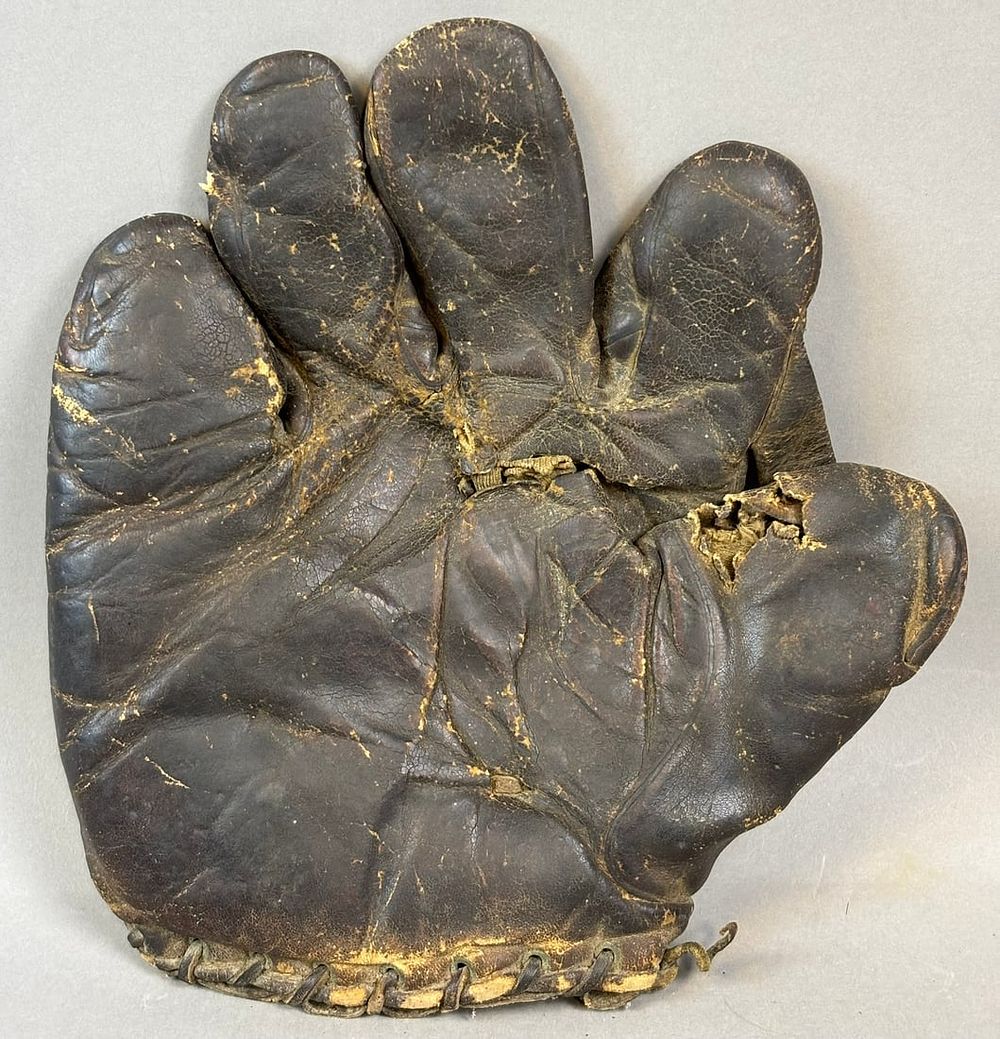 Lot 253: Antique Spalding 1920s 1" Web Leather LHT Baseball Glove Mitt
