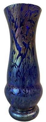 Fine Iridescent Loetz 8.5" Tall Art Glass Vase Beautful
. Offered here is a striking iridescent 