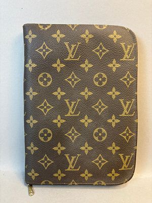 Louis Vuitton Monogram Zip Phone Address Agenda Organizer. Classic Louis Vuitton monogram canvas 