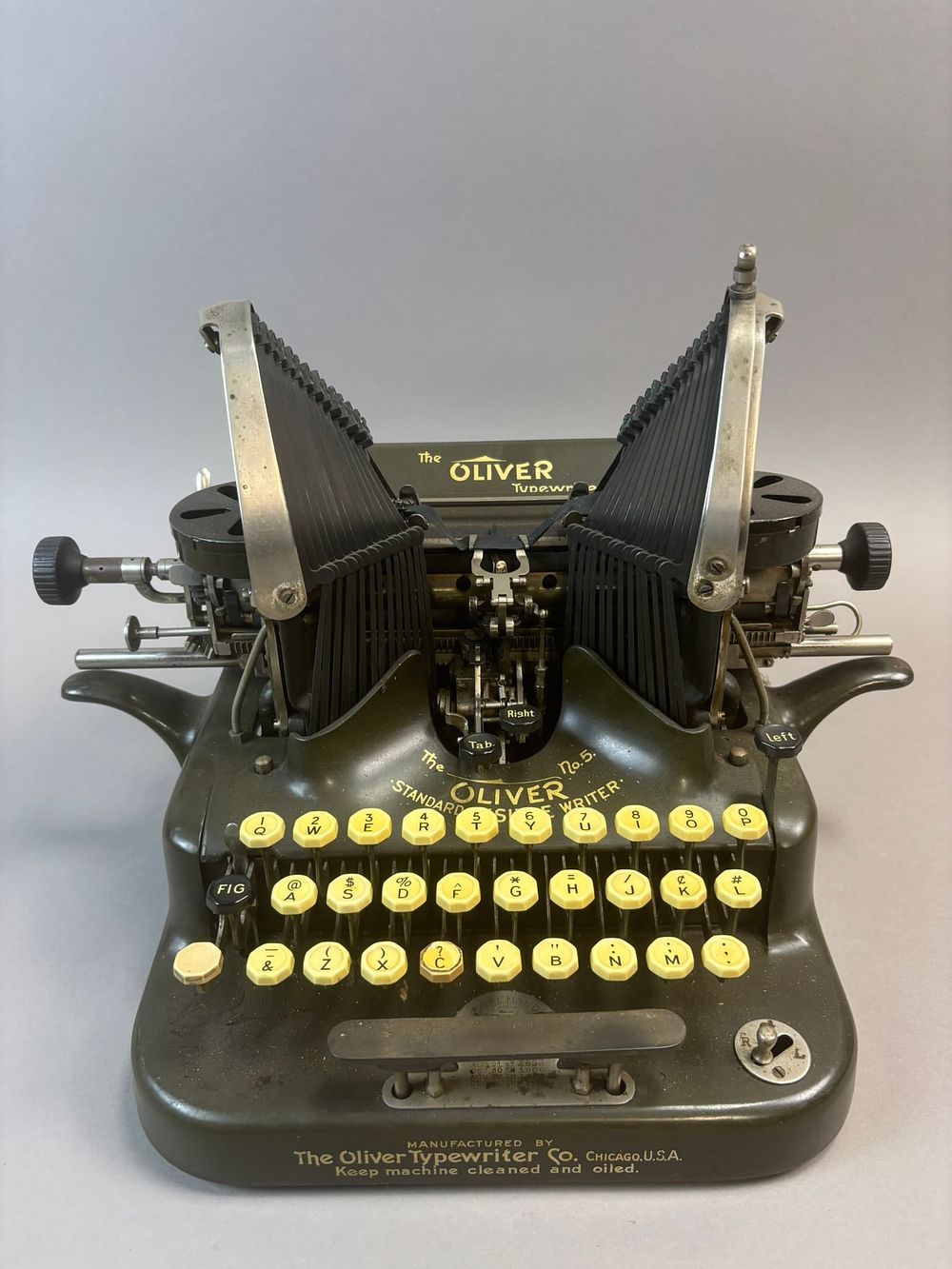 Lot 279: Antique Oliver No5 Standard Visible Typewriter Olive Green Chicago