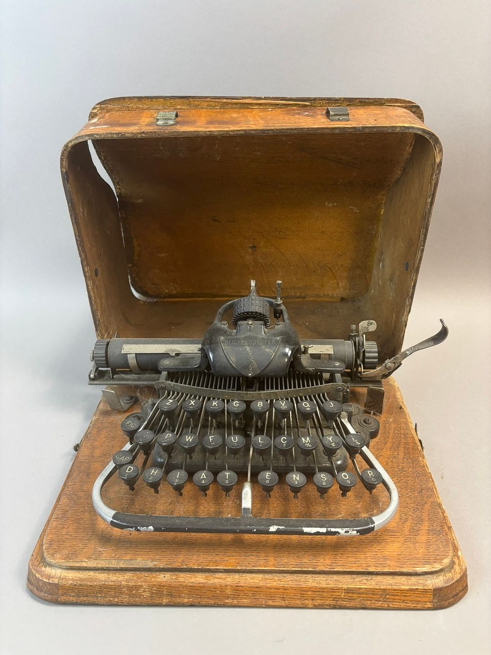 Lot 280: Antique Blickensderfer No7 Typewriter Oak Case Stamford Conn