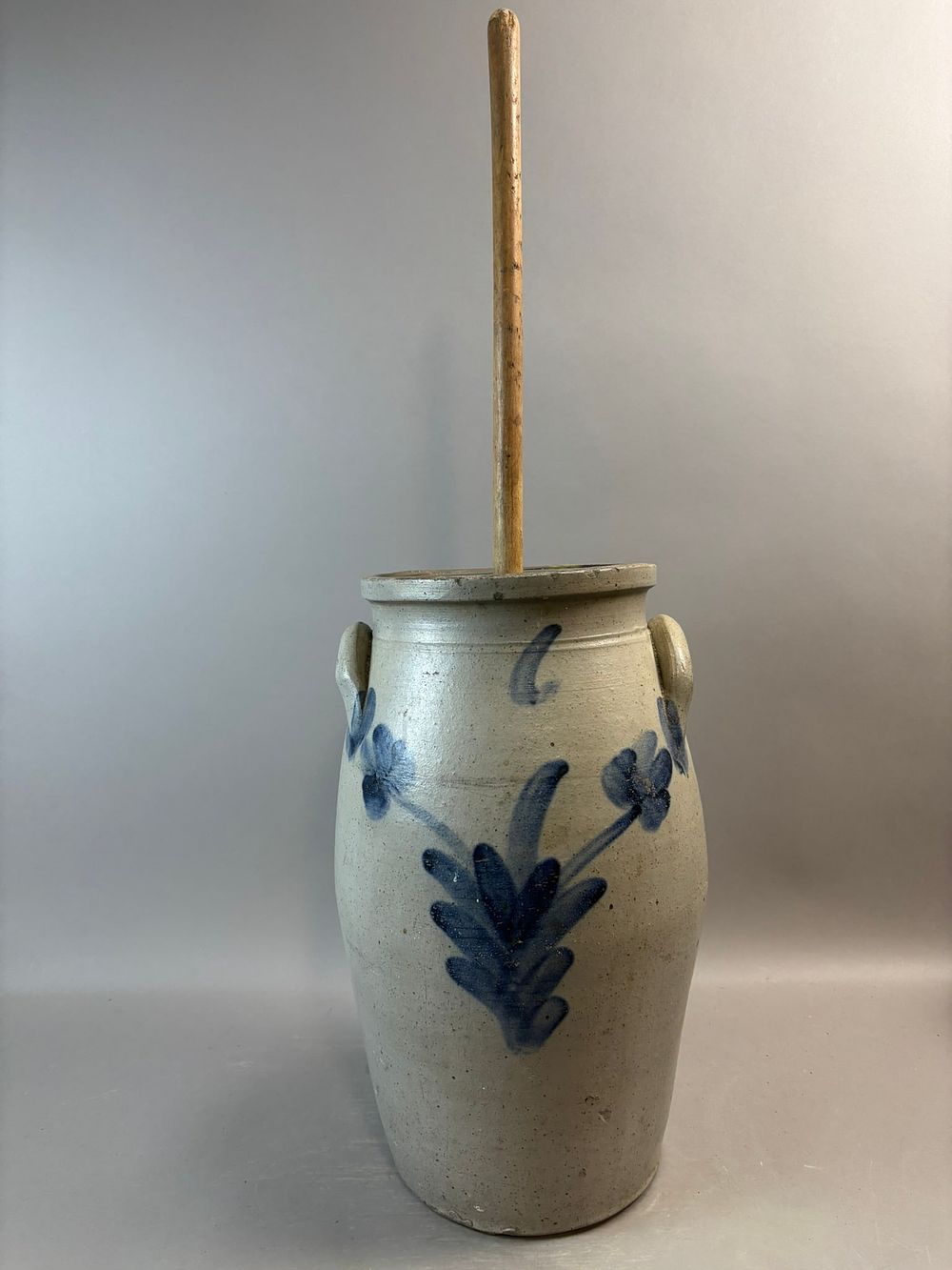 Lot 322: 6 Gallon Cobalt Decorated Stoneware Butter Churn w Lid and Dasher