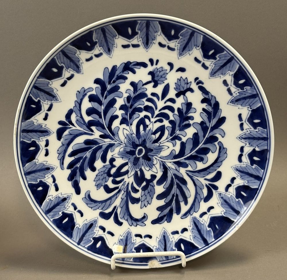 Lot 366: Delft Blue Hand Painted Charger Floral Scroll Decoration 10.25 Inch Plate