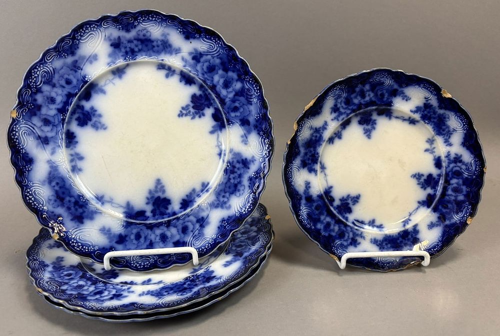 Lot 371: 4 Alfred Meakin Devon Flow Blue Plates Staffordshire Floral Scalloped